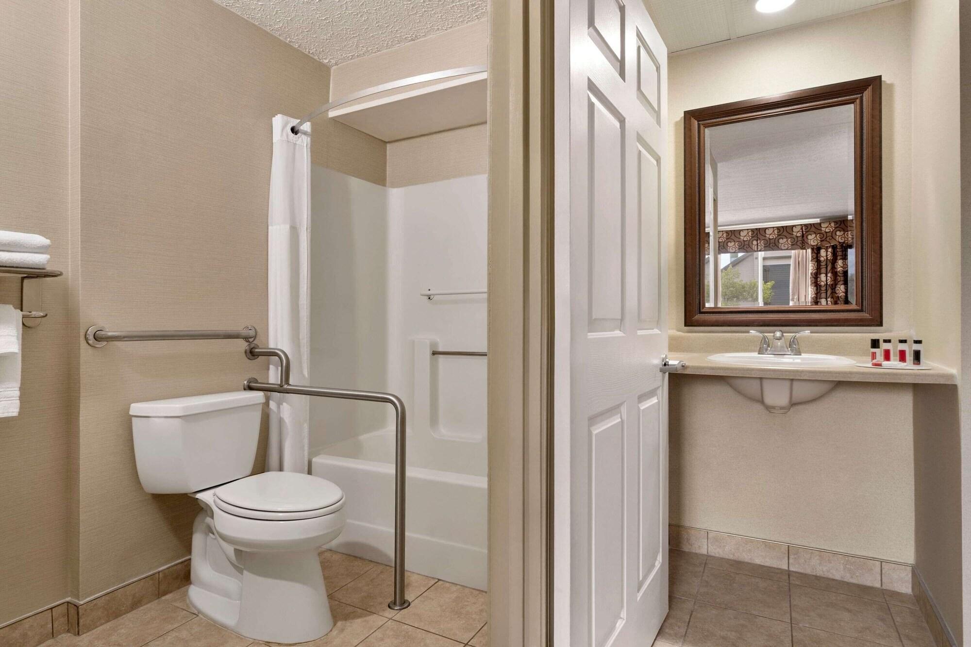 Days Inn By Wyndham Airport/Maine Mall South Portland Zewnętrze zdjęcie